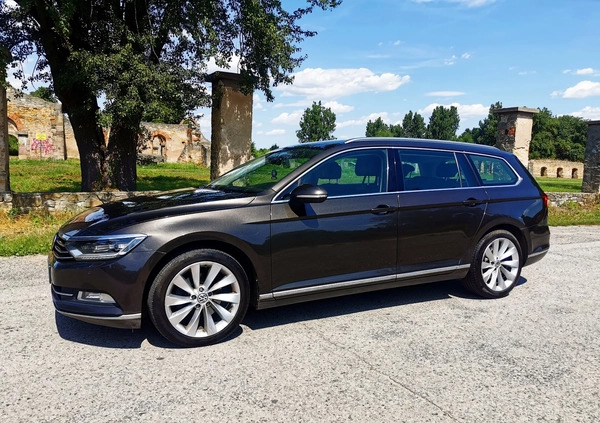 Volkswagen Passat cena 55500 przebieg: 243000, rok produkcji 2016 z Kartuzy małe 379